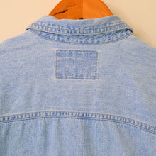 Load image into Gallery viewer, Vintage Levi&#39;s Denim Shirt [XL]
