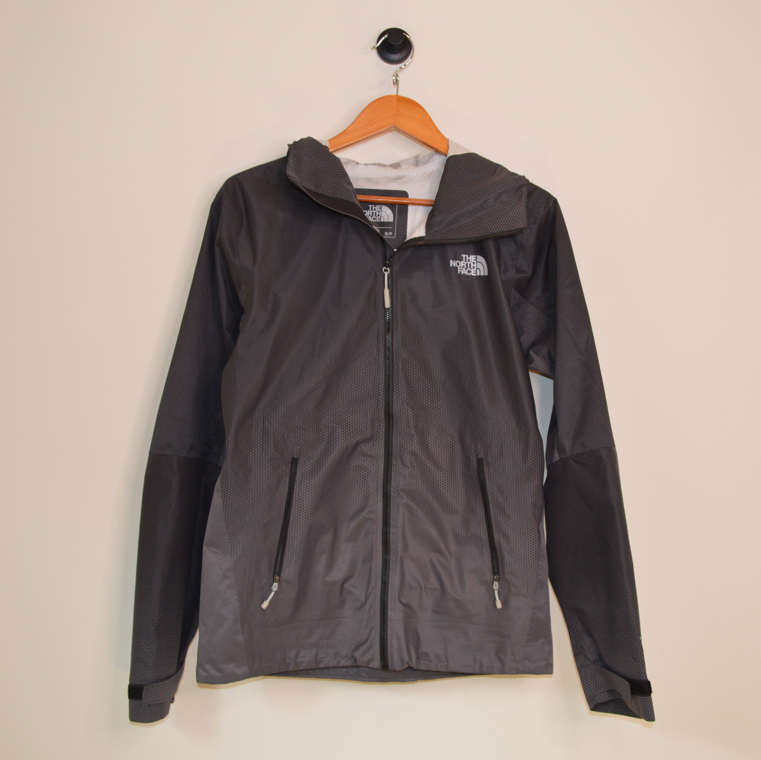 The North Face Venture HyVent 2.5L Jacket [S] – Spicy Dye
