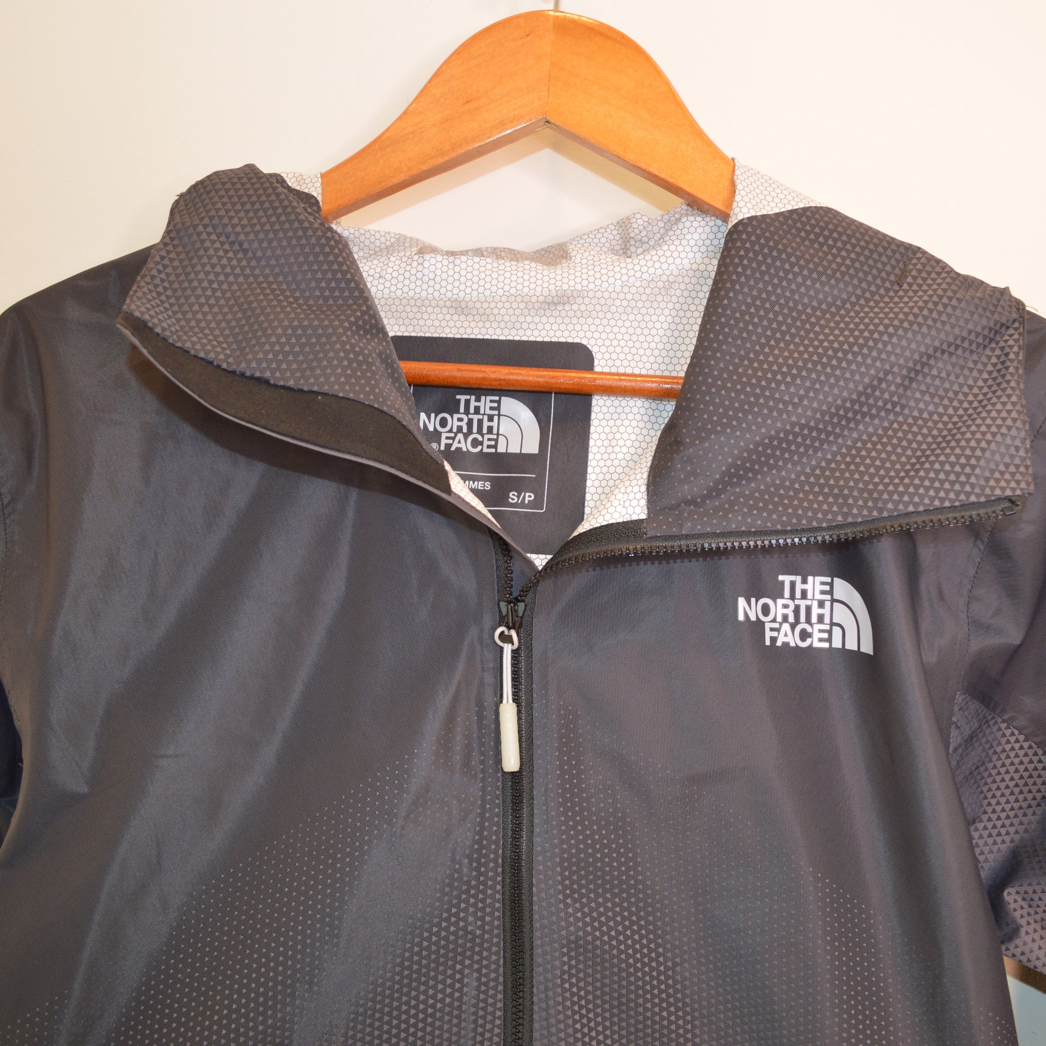 The North Face newest HyVent 2.5L Mens Jacket